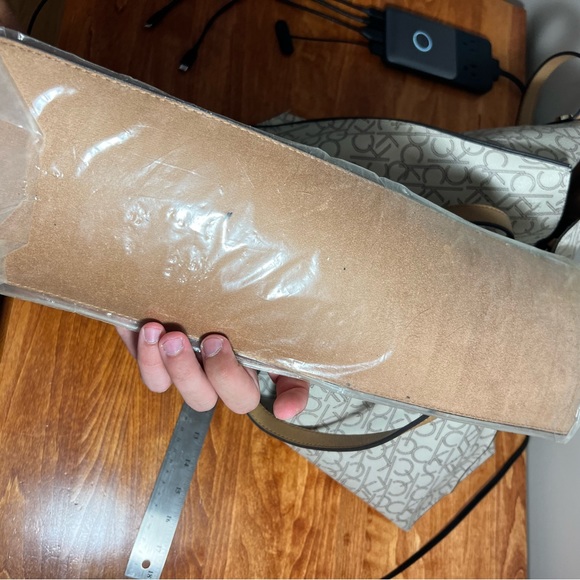 Calvin Klein Extra Large Cream and Brown Tote w/ Wallet and Base shaper. - Picture 6 of 13